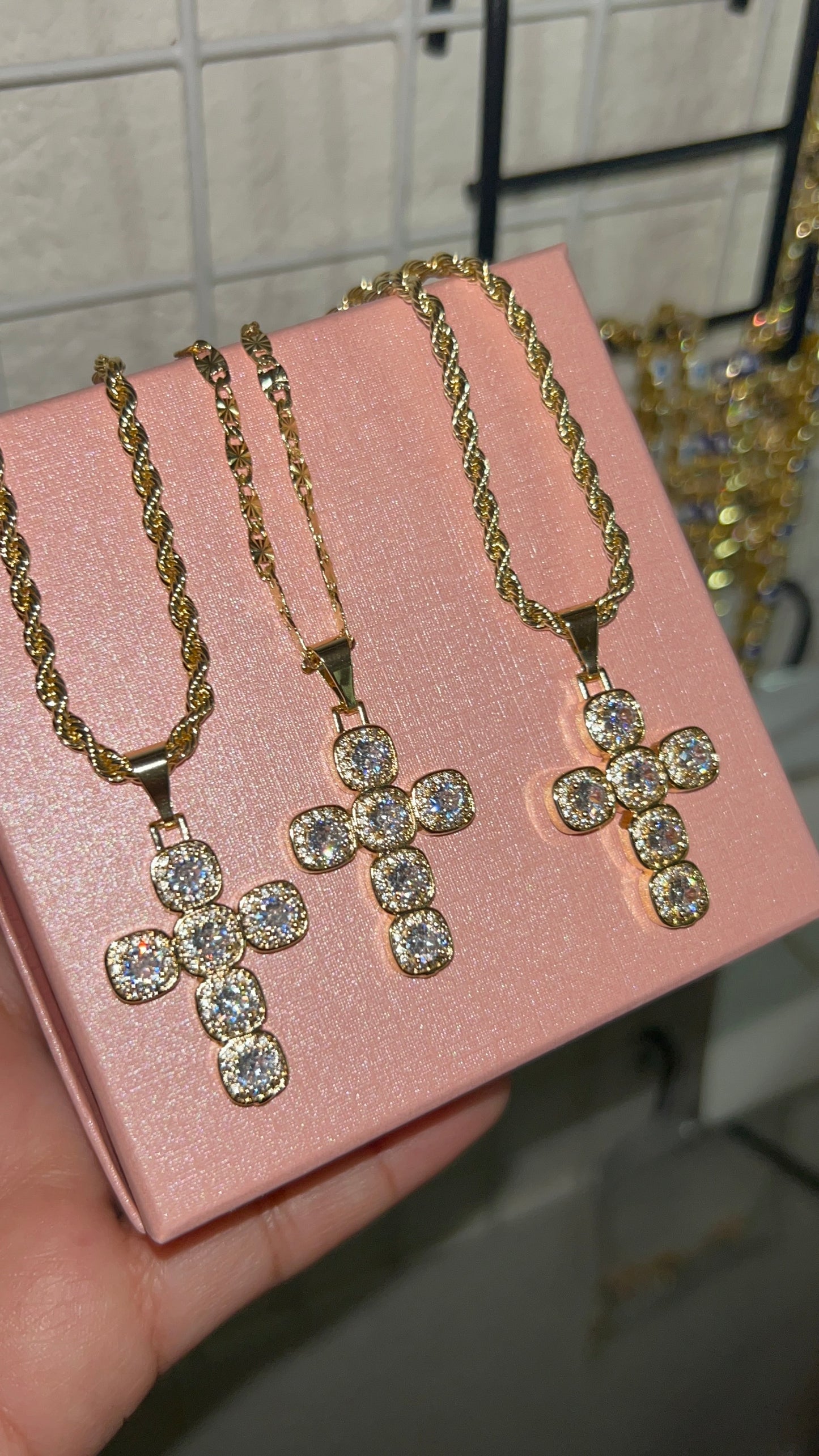 Glamorous cross necklace