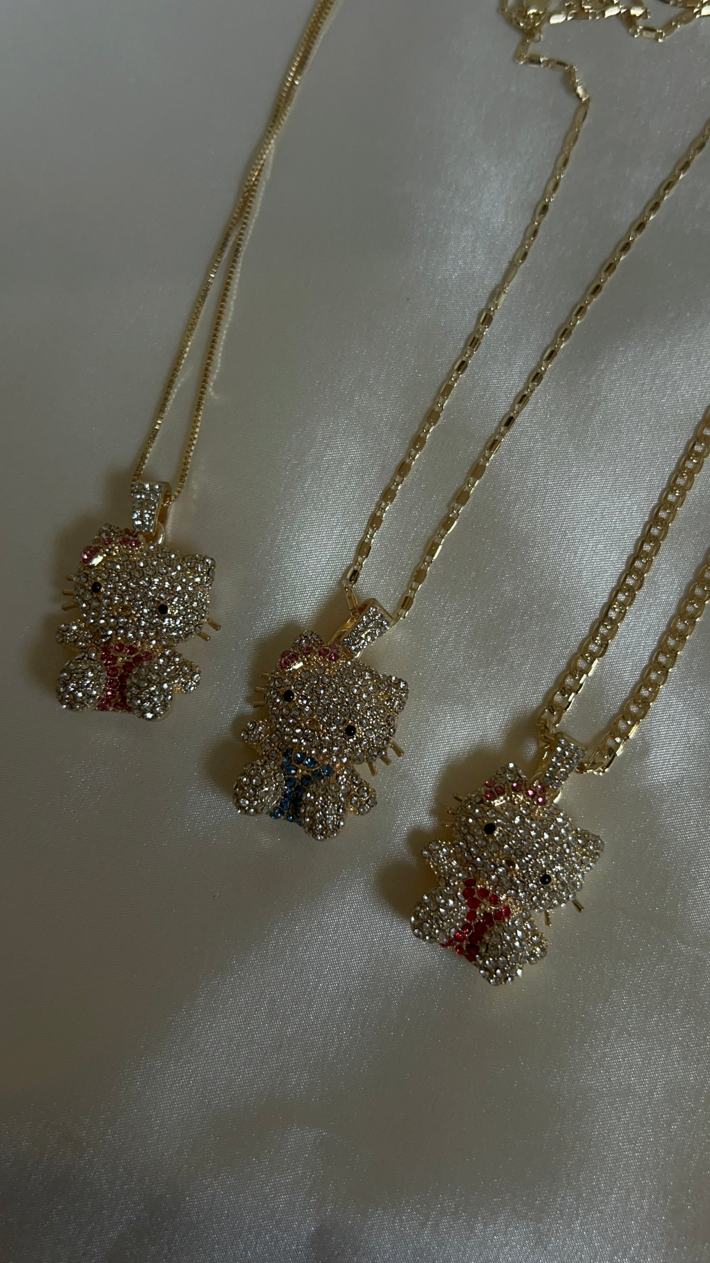 Hello kitty bling necklace
