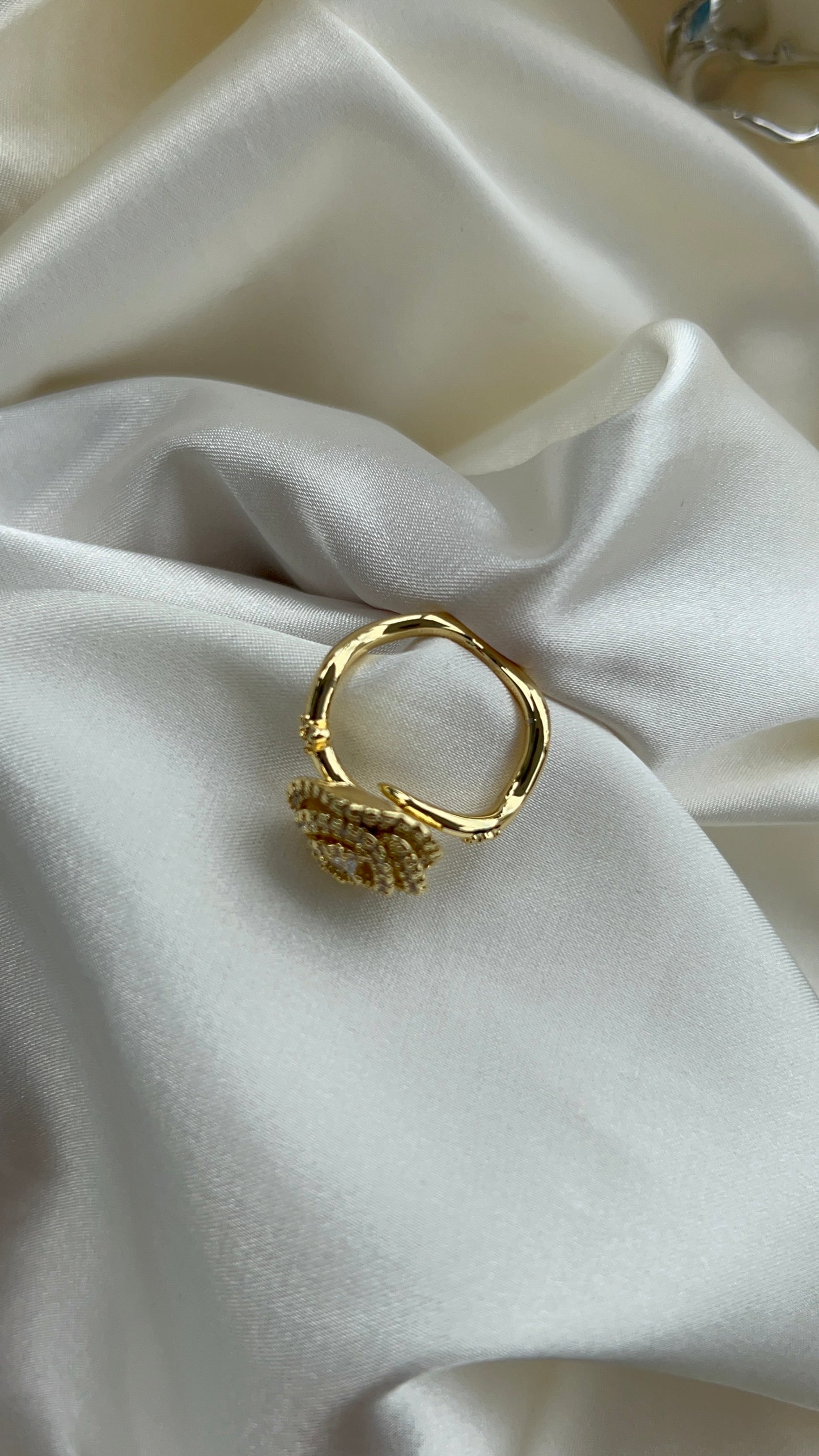 Rose bling adjustable ring