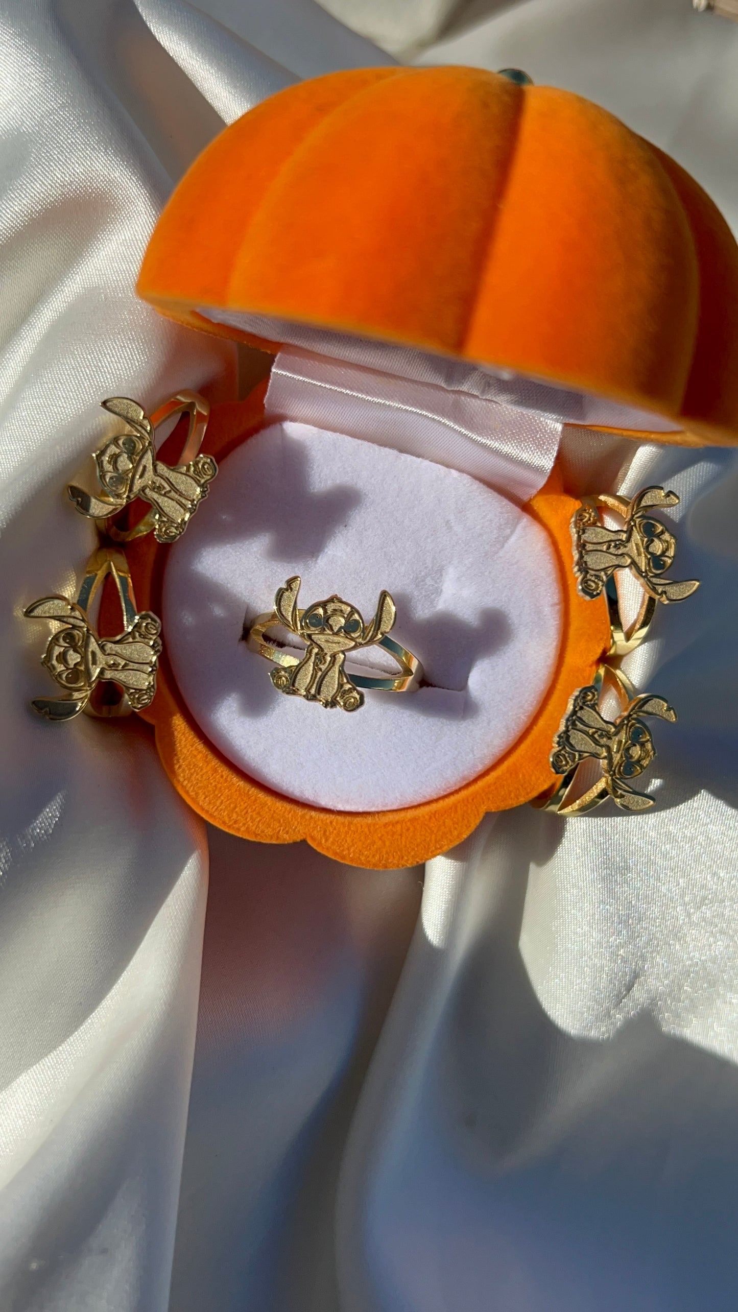 Stitch adjustable ring