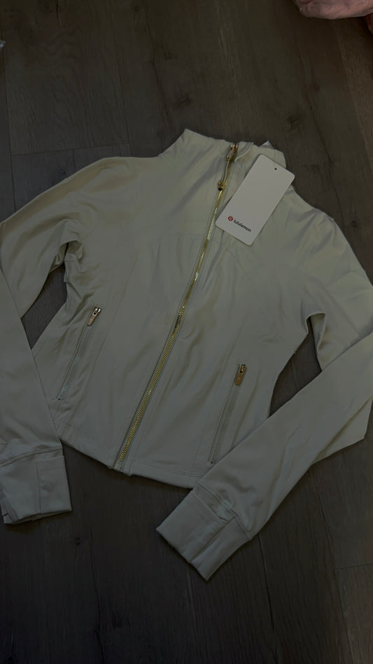 White bone cropped define