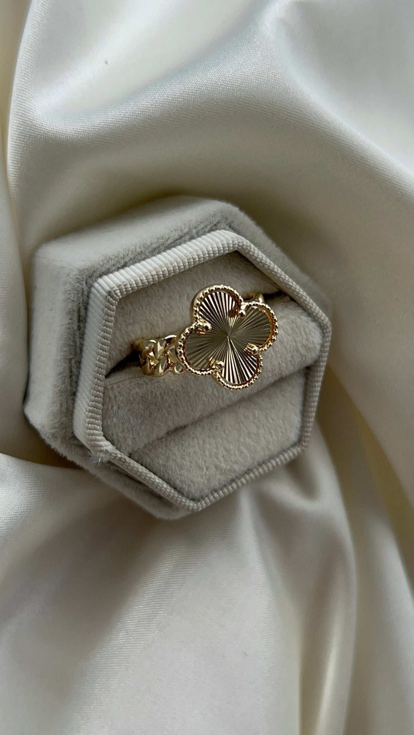 Gold Four clover ring