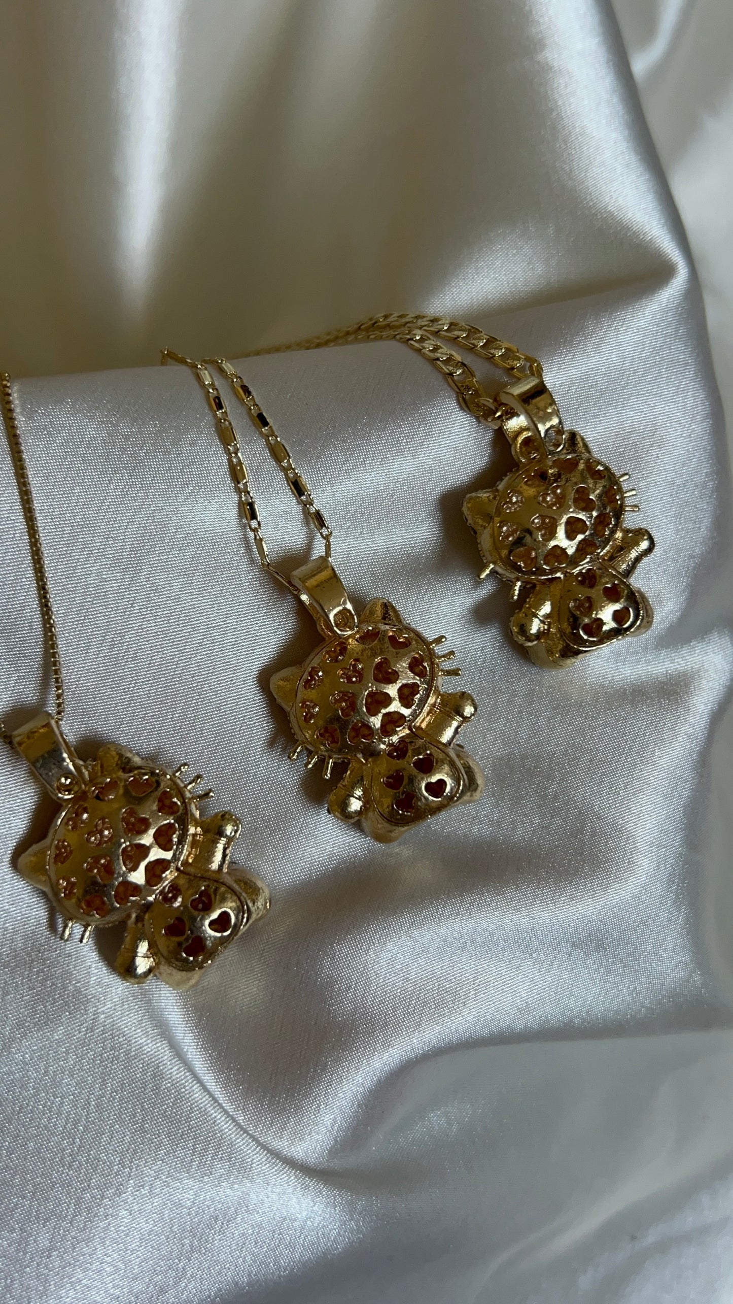 Hello kitty bling necklace